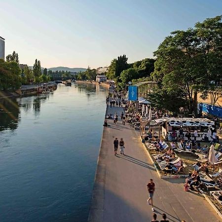Smart Apt Mit Balkon Am Augarten Park Naehe Zentrum Vienna Luaran gambar