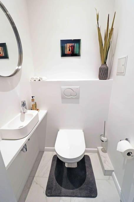 Smart Apt Mit Balkon Am Augarten Park Naehe Zentrum Vienna Luaran gambar