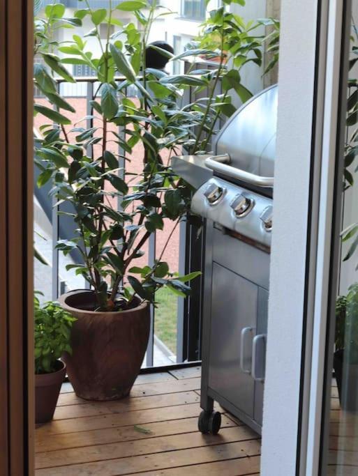 Smart Apt Mit Balkon Am Augarten Park Naehe Zentrum Vienna Luaran gambar