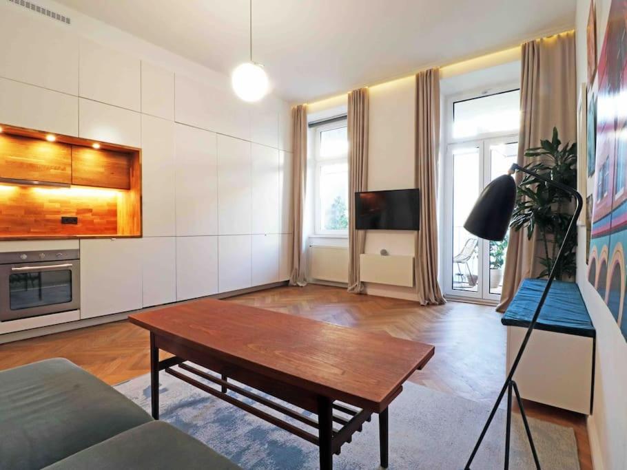 Smart Apt Mit Balkon Am Augarten Park Naehe Zentrum Vienna Luaran gambar