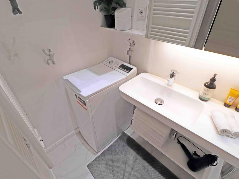 Smart Apt Mit Balkon Am Augarten Park Naehe Zentrum Vienna Luaran gambar