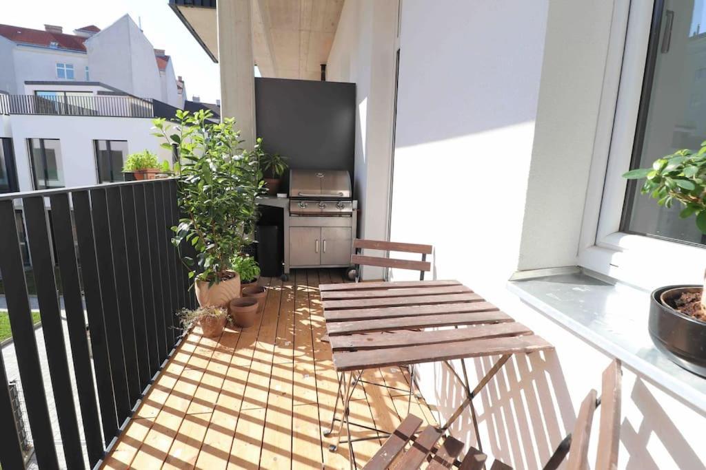 Smart Apt Mit Balkon Am Augarten Park Naehe Zentrum Vienna Luaran gambar