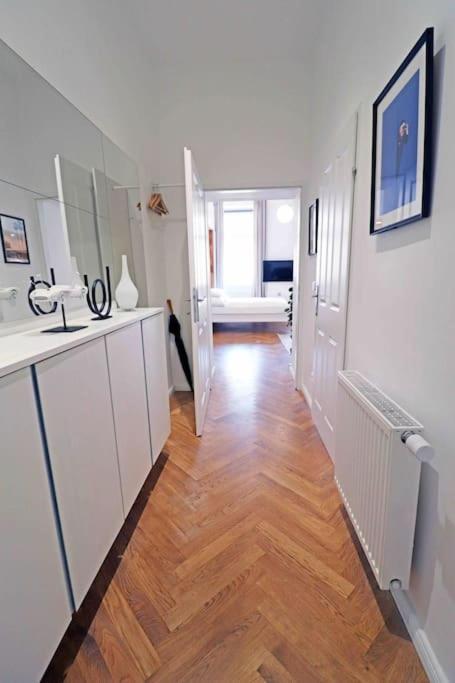 Smart Apt Mit Balkon Am Augarten Park Naehe Zentrum Vienna Luaran gambar